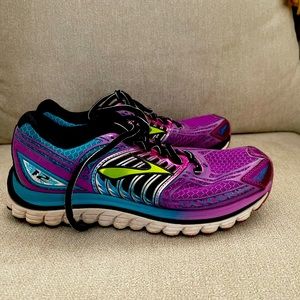 Size 6 Brooks